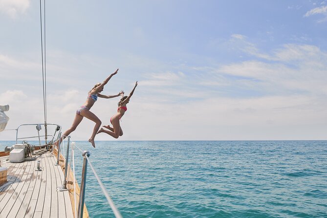 All inclusive Private Cruise: Delos &Rhenia island-free transport - Lunch and the Greek drinks onboard: part of the value, not an afterthought