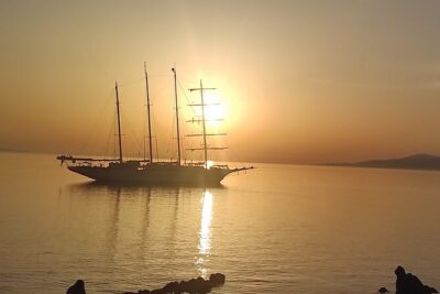 Best private local tour guided in Mykonos - 4 hours! - Agios Ioannis Beach: Delos and Rhenia in one glance