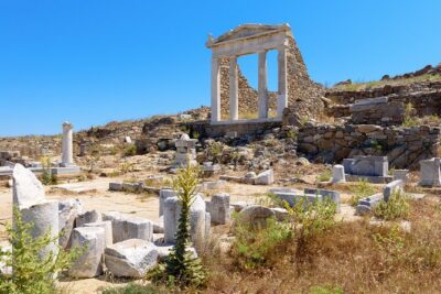 Deluxe Mykonos Tour for Cruise Passengers - Getting your best photos at Armenistis Lighthouse (even when it’s windy)