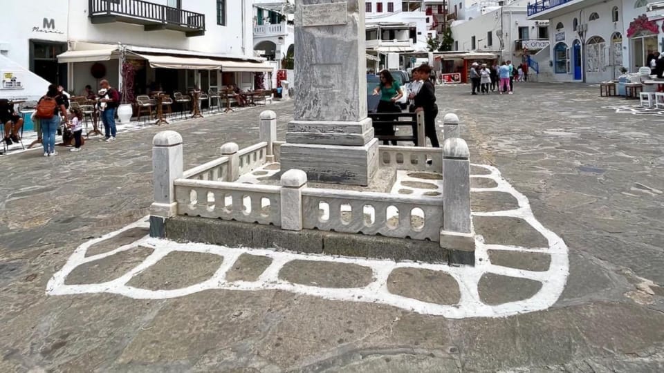 Iconic Mykonos: A Guided Walking Tour of Highlights - The 2-hour route that keeps Mykonos Town from feeling chaotic