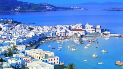 Iconic Mykonos: A Guided Walking Tour of Highlights - Manto Mavrogenous Square: your easiest start near the old port