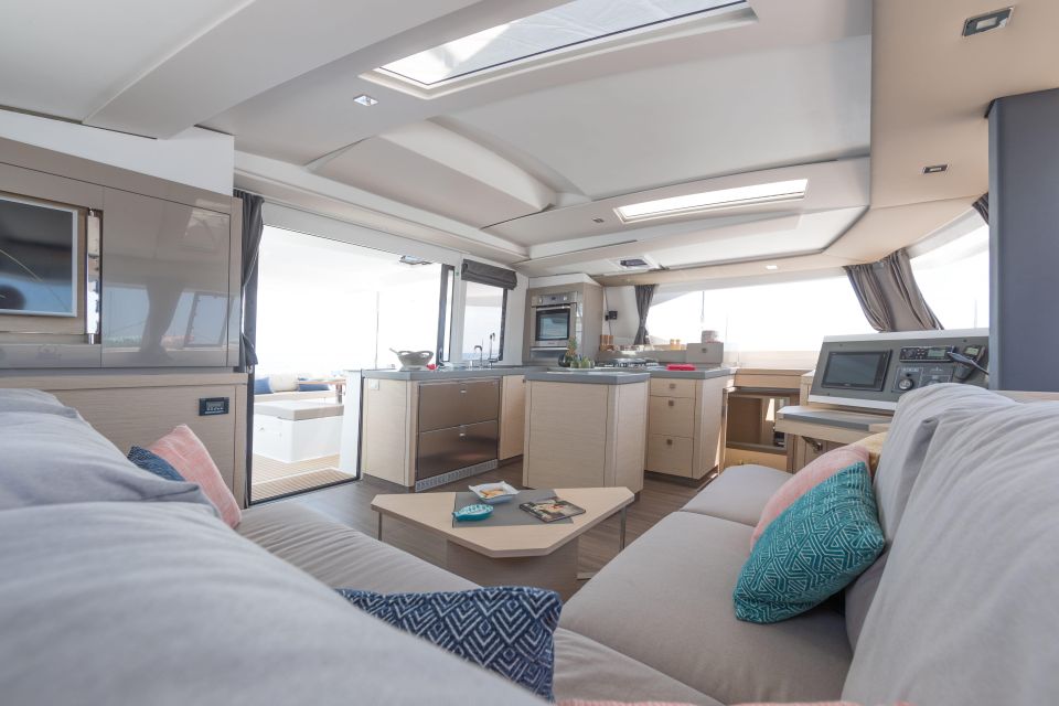 Mykonos: Catamaran Cruise with 3-Course Meal and Transfers - Sailing back: 1.5 hours that turn into golden-hour vibes