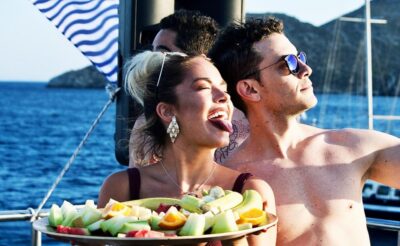 Mykonos: Sunset Boat Party with Open Bar & Live DJ - Meeting at Old Port: where your timing can make or break the vibe