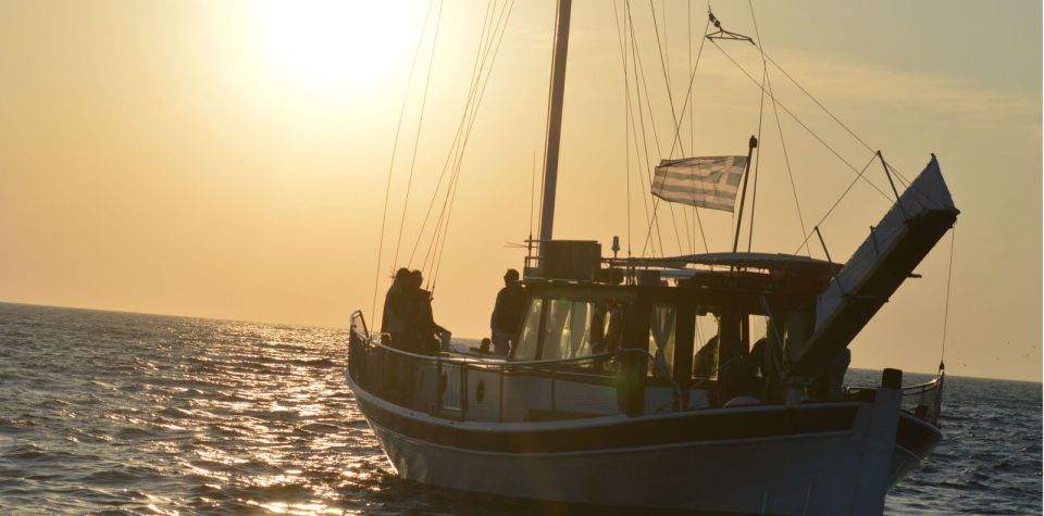 Mykonos: Sunset Boat Trip with Snacks and Drinks - Seeing Little Venice from the water: the photo angle is the whole point