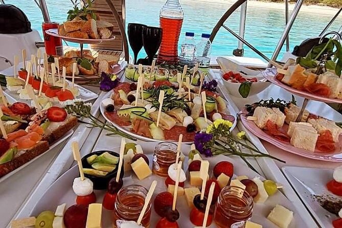 Small group,pass by Delos,swim in Rhenia,snap LVenice, free trans - The all-inclusive feel: drinks, timing, and how the day stays relaxed
