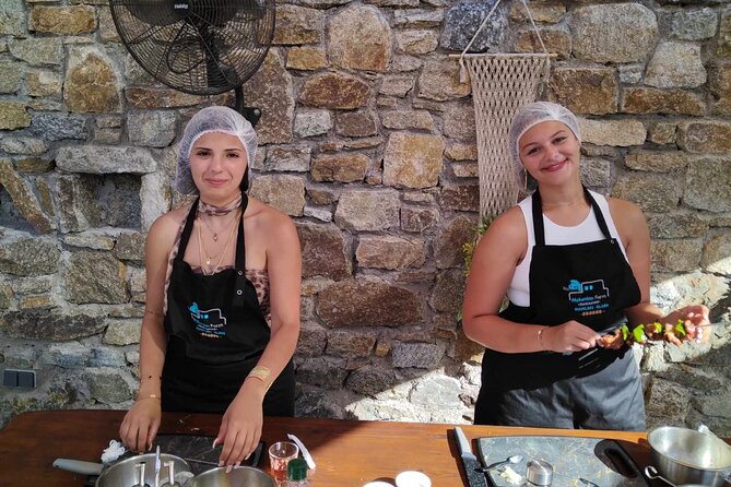 Souvlaki Cooking Class in Mykonos - Mike, the mood, and the farm atmosphere (music, animals, and patience)