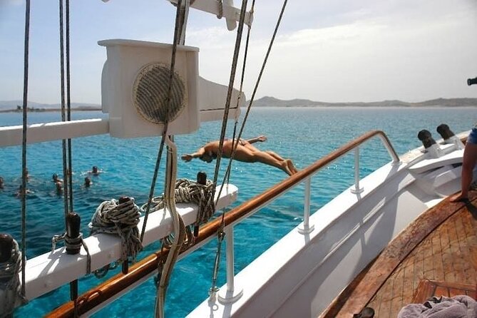 Swim and Fun at Rhenia and Iconic Views! - Sailing Past Delos: A Short Briefing, Then Out to the Quiet